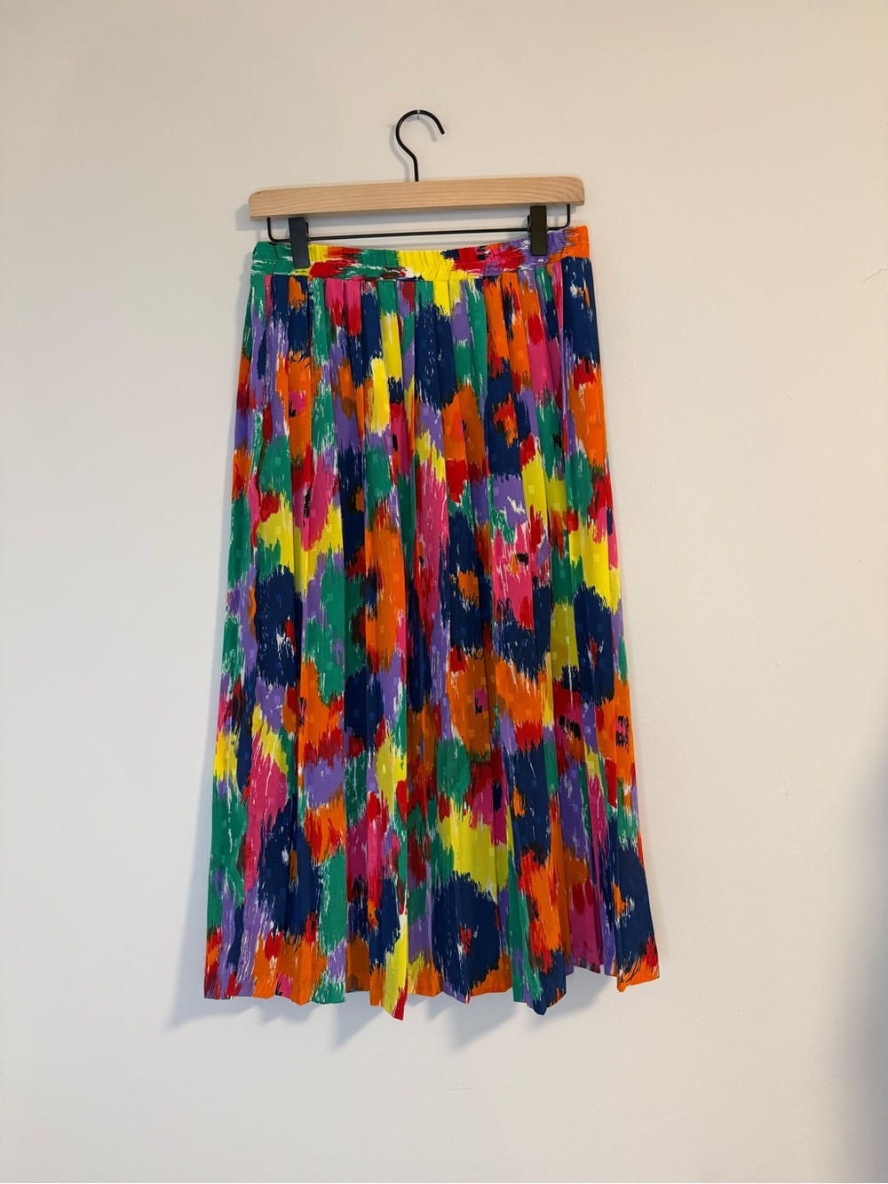 Vibrant Multicolor Pleated Midi Skirt - Bright Abstract Print